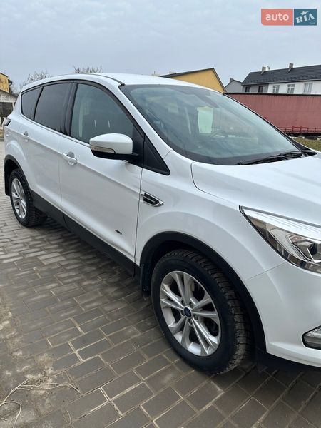 Внедорожник / Кроссовер Ford Kuga 2017 в Львове