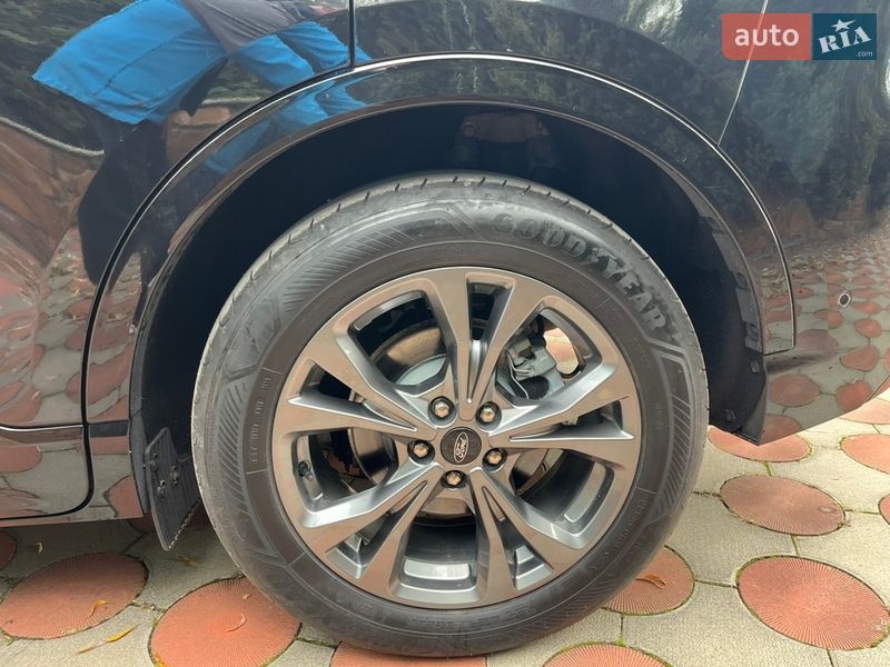 Внедорожник / Кроссовер Ford Kuga 2021 в Виннице