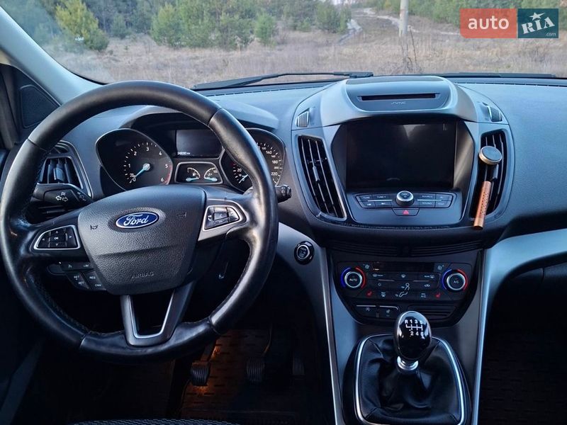 Внедорожник / Кроссовер Ford Kuga 2017 в Черкассах