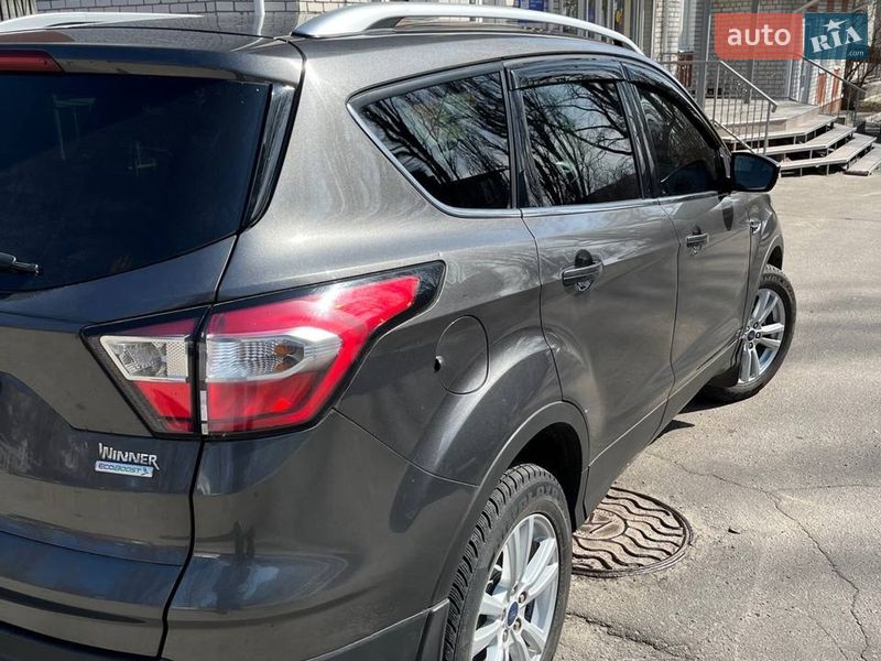 Позашляховик / Кросовер Ford Kuga 2016 в Світловодську
