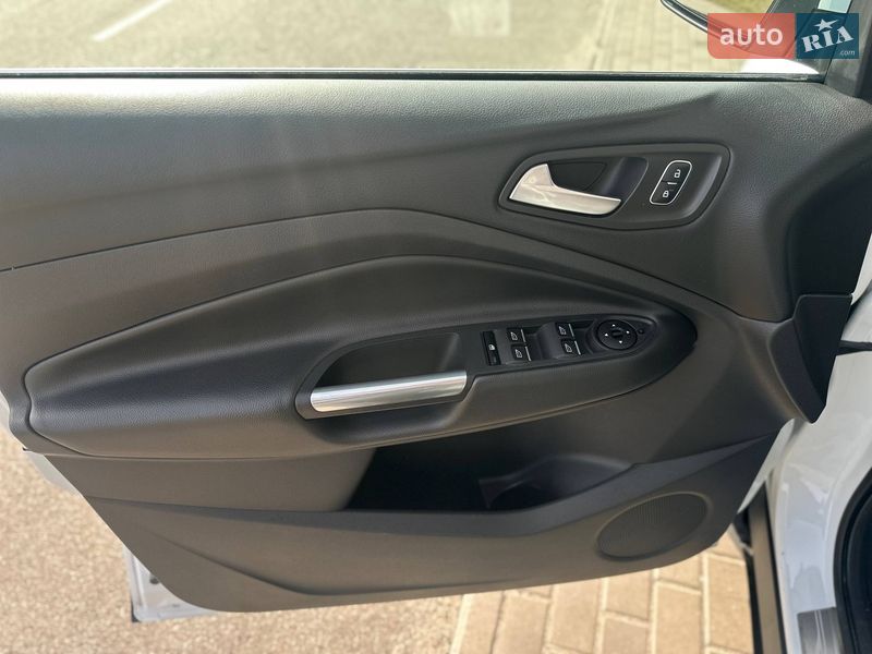 Позашляховик / Кросовер Ford Kuga 2019 в Києві