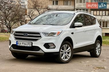 Позашляховик / Кросовер Ford Kuga 2016 в Києві