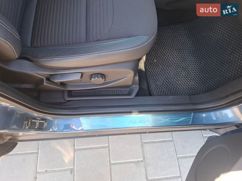 Позашляховик / Кросовер Ford Kuga 2019 в Черкасах