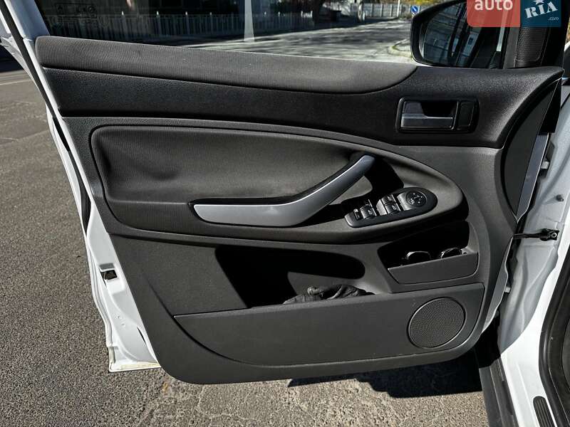 Позашляховик / Кросовер Ford Kuga 2012 в Києві