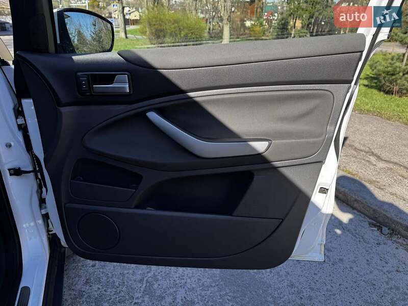 Позашляховик / Кросовер Ford Kuga 2012 в Києві