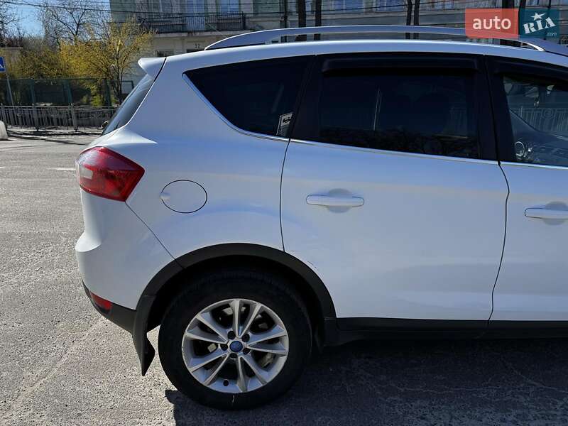 Позашляховик / Кросовер Ford Kuga 2012 в Києві