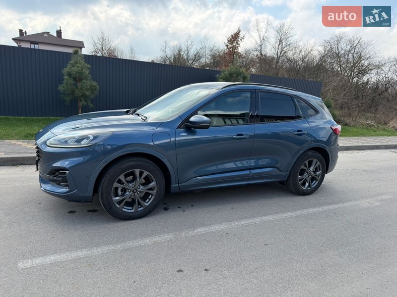 Позашляховик / Кросовер Ford Kuga 2022 в Києві