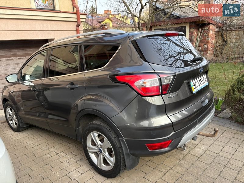 Позашляховик / Кросовер Ford Kuga 2017 в Львові