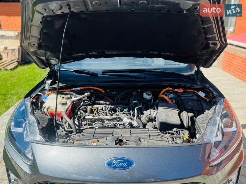 Внедорожник / Кроссовер Ford Kuga 2021 в Ромнах