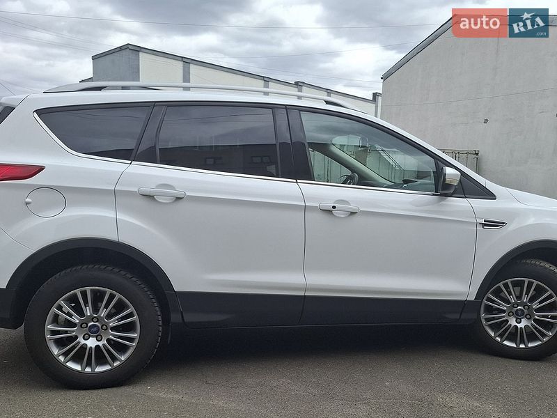 Позашляховик / Кросовер Ford Kuga 2013 в Києві