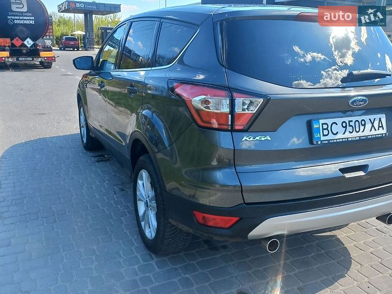 Позашляховик / Кросовер Ford Kuga 2017 в Львові