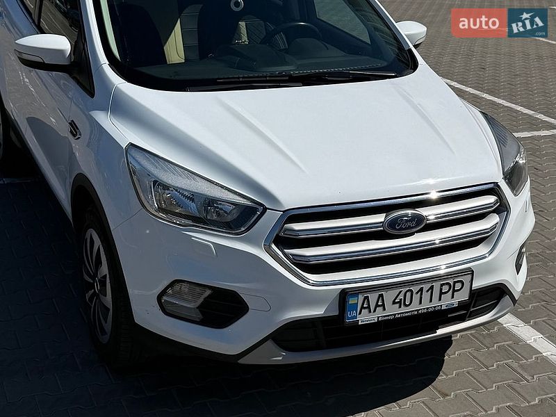 Внедорожник / Кроссовер Ford Kuga 2019 в Киеве