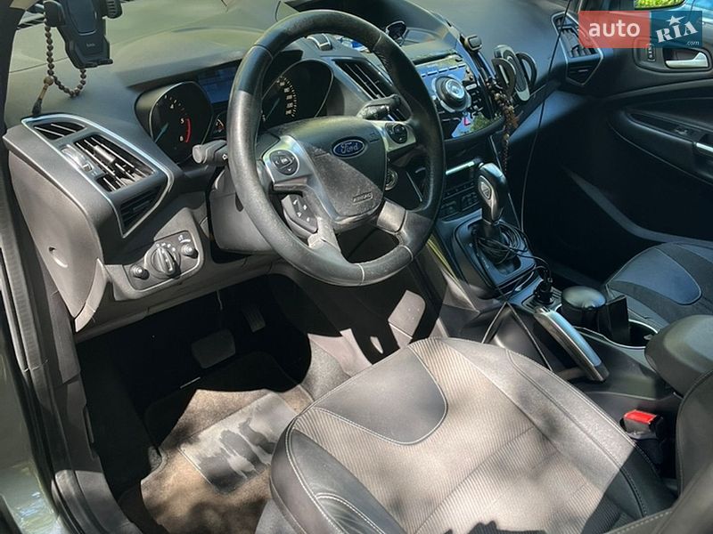 Позашляховик / Кросовер Ford Kuga 2014 в Чернівцях