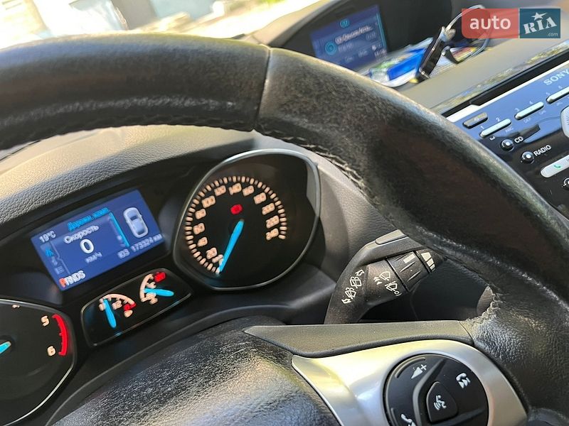 Позашляховик / Кросовер Ford Kuga 2014 в Чернівцях