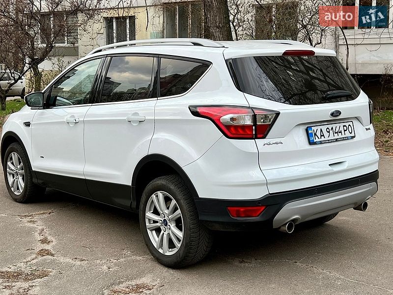 Внедорожник / Кроссовер Ford Kuga 2016 в Киеве
