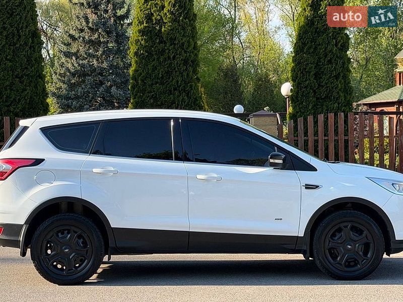 Позашляховик / Кросовер Ford Kuga 2017 в Дніпрі