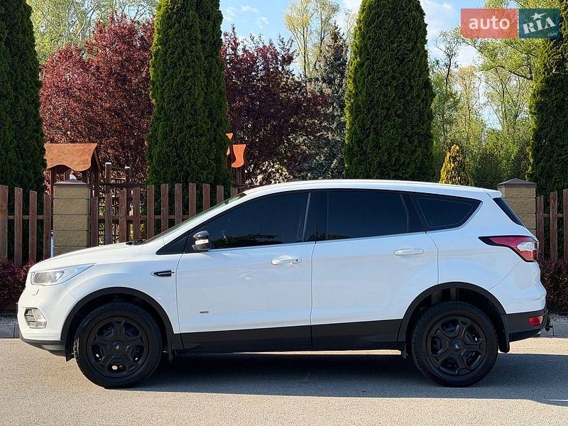 Позашляховик / Кросовер Ford Kuga 2017 в Дніпрі