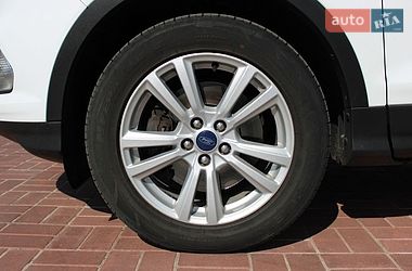 Внедорожник / Кроссовер Ford Kuga 2017 в Черкассах