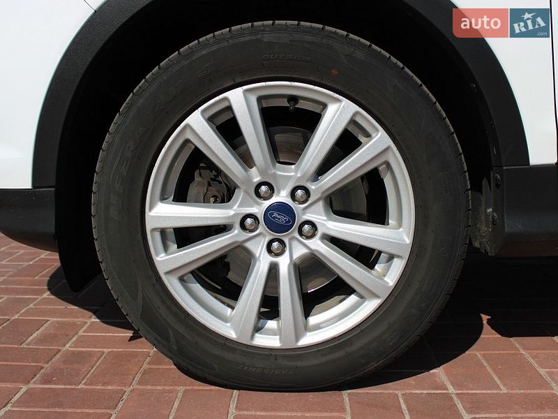 Внедорожник / Кроссовер Ford Kuga 2017 в Черкассах