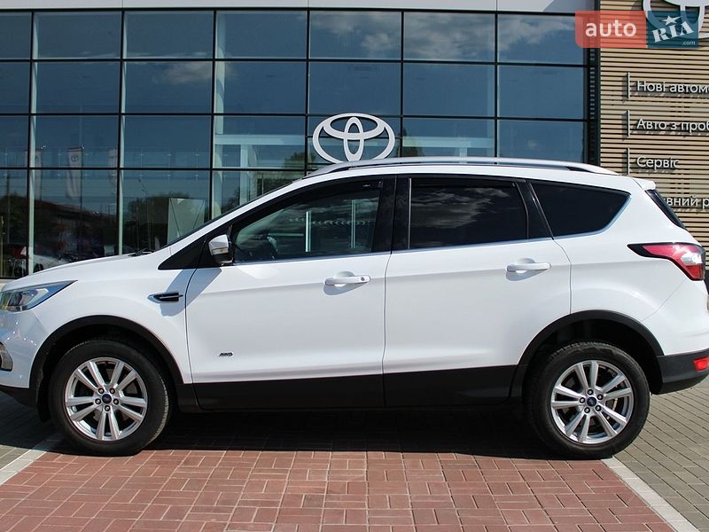 Внедорожник / Кроссовер Ford Kuga 2017 в Черкассах
