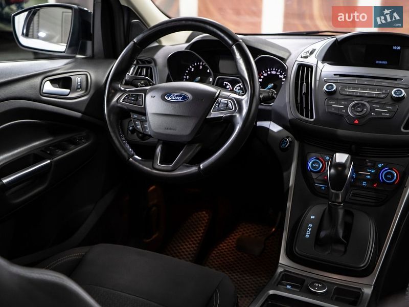 Позашляховик / Кросовер Ford Kuga 2017 в Чернігові