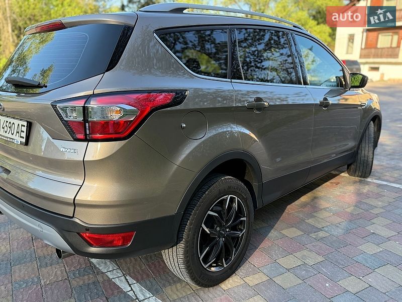 Внедорожник / Кроссовер Ford Kuga 2019 в Тернополе