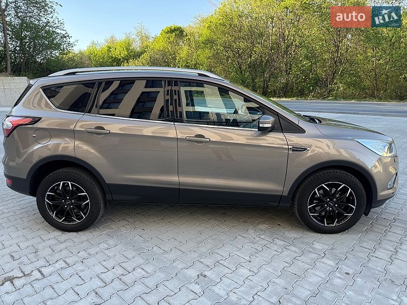 Внедорожник / Кроссовер Ford Kuga 2019 в Тернополе