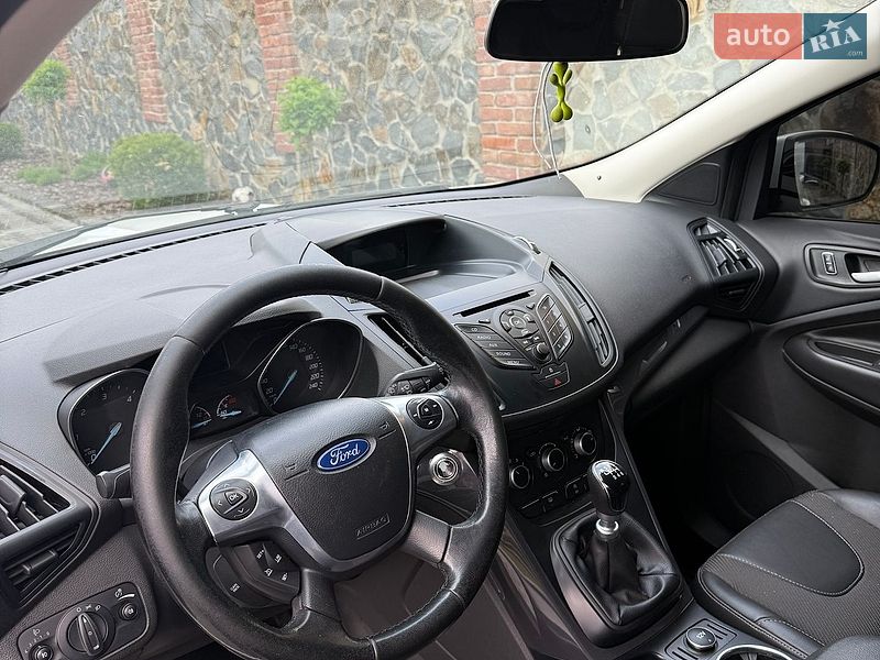 Позашляховик / Кросовер Ford Kuga 2015 в Львові