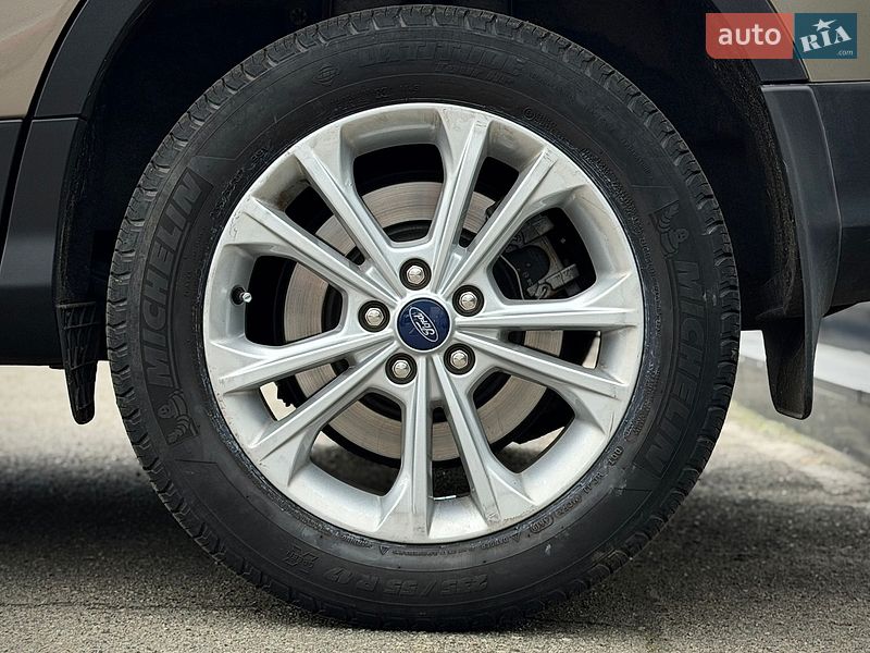 Позашляховик / Кросовер Ford Kuga 2019 в Києві