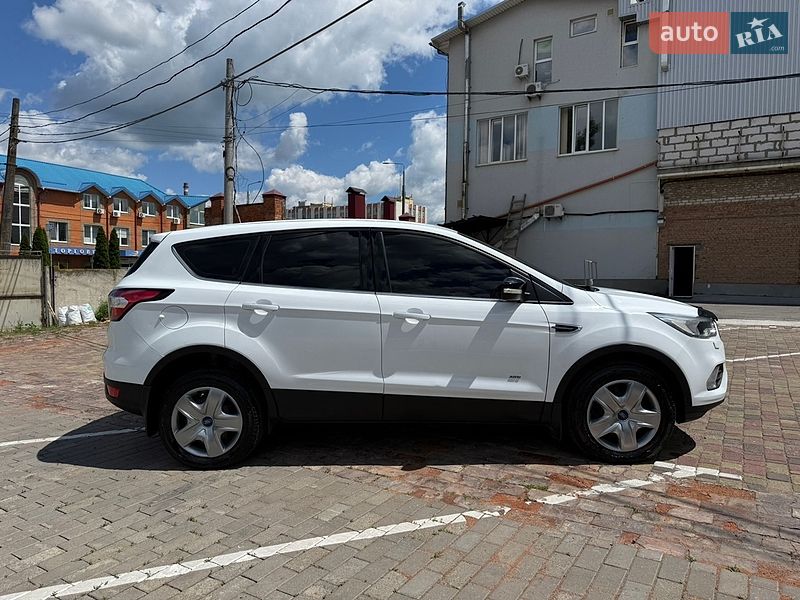 Позашляховик / Кросовер Ford Kuga 2017 в Вінниці