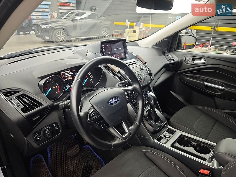 Внедорожник / Кроссовер Ford Kuga 2017 в Киеве