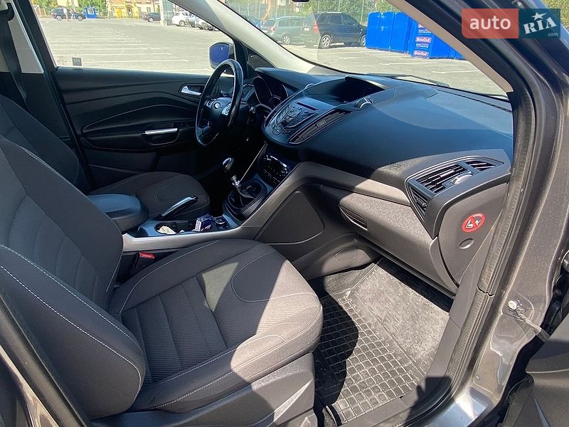 Внедорожник / Кроссовер Ford Kuga 2016 в Виннице