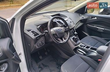 Позашляховик / Кросовер Ford Kuga 2017 в Києві