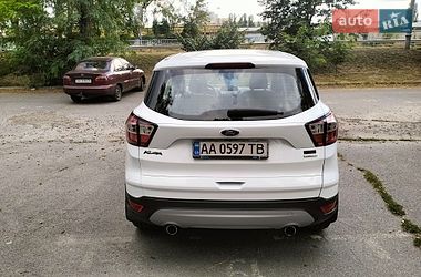 Позашляховик / Кросовер Ford Kuga 2017 в Києві