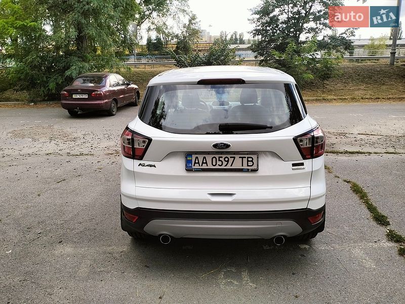 Позашляховик / Кросовер Ford Kuga 2017 в Києві