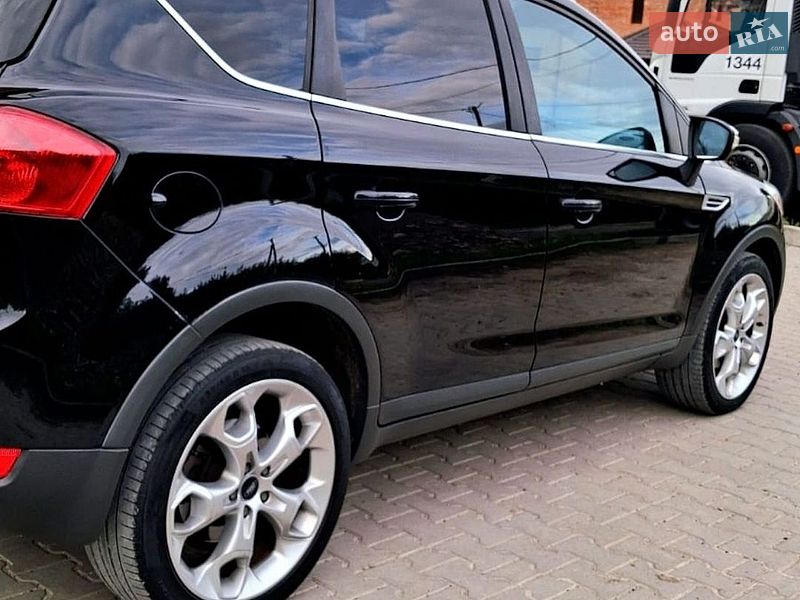 Внедорожник / Кроссовер Ford Kuga 2010 в Бучаче