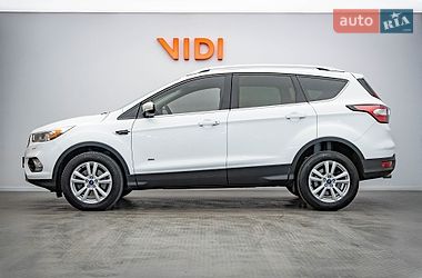 Позашляховик / Кросовер Ford Kuga 2017 в Києві