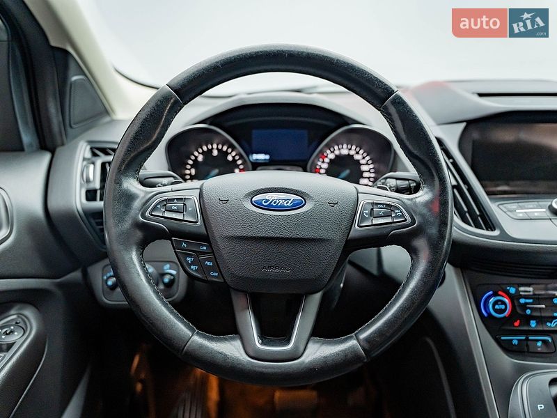 Позашляховик / Кросовер Ford Kuga 2017 в Києві