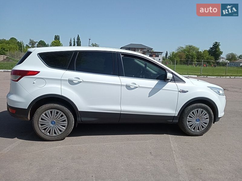 Внедорожник / Кроссовер Ford Kuga 2016 в Прилуках