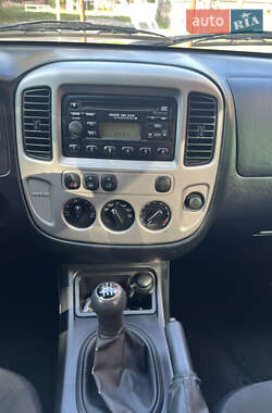 Внедорожник / Кроссовер Ford Maverick 2005 в 