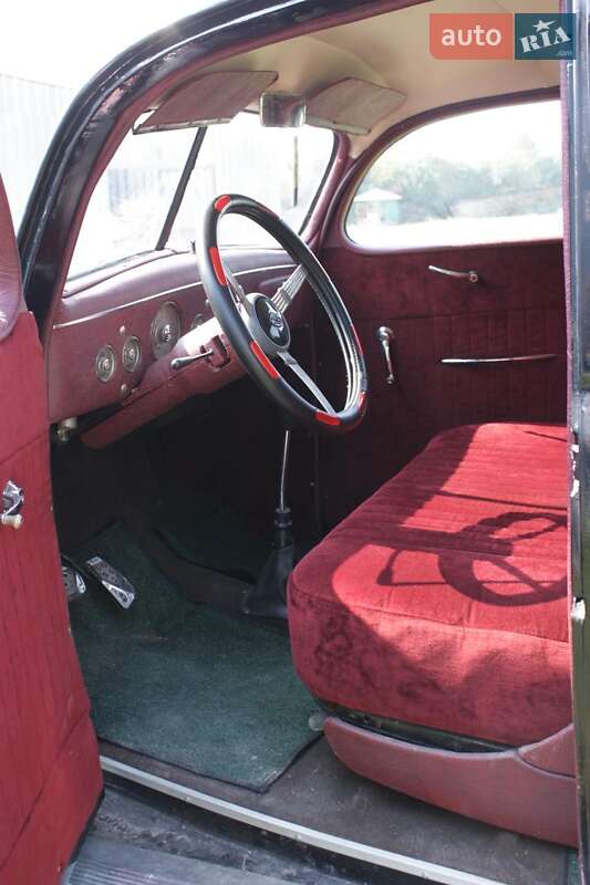 Седан Ford Model 48 1935 в Львове