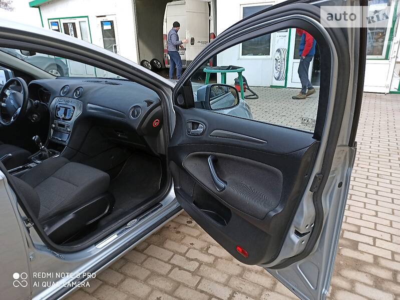 Седан Ford Mondeo 2010 в Дрогобичі