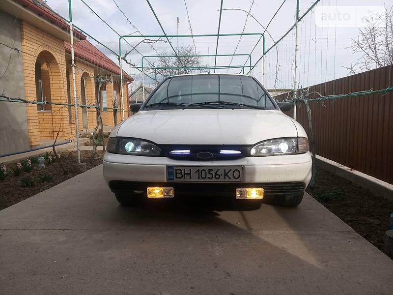 Седан Ford Mondeo 1993 в Білгороді-Дністровському