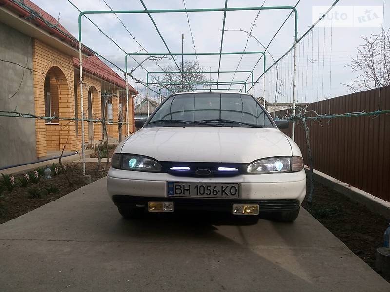 Седан Ford Mondeo 1993 в Білгороді-Дністровському