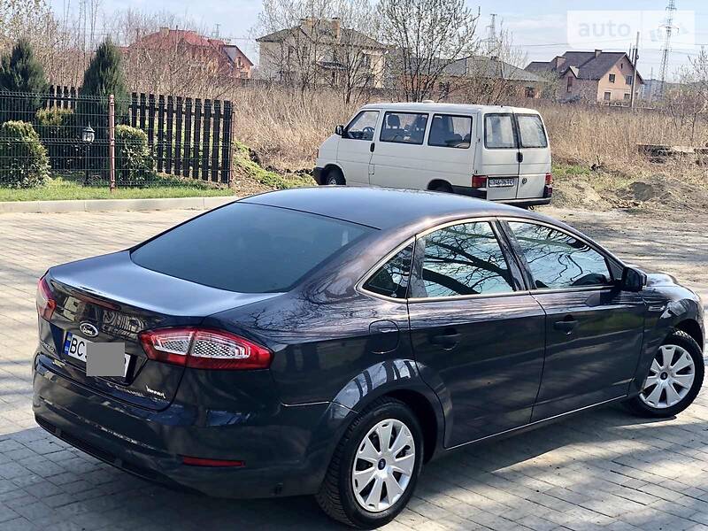 Седан Ford Mondeo 2012 в Стрию