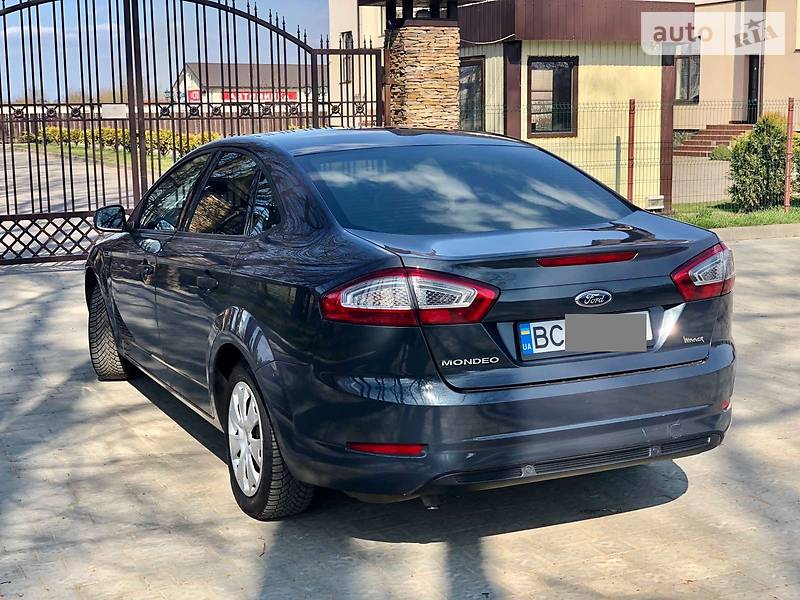 Седан Ford Mondeo 2012 в Стрию