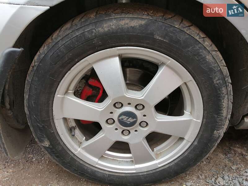 Седан Ford Mondeo 2002 в Сокале