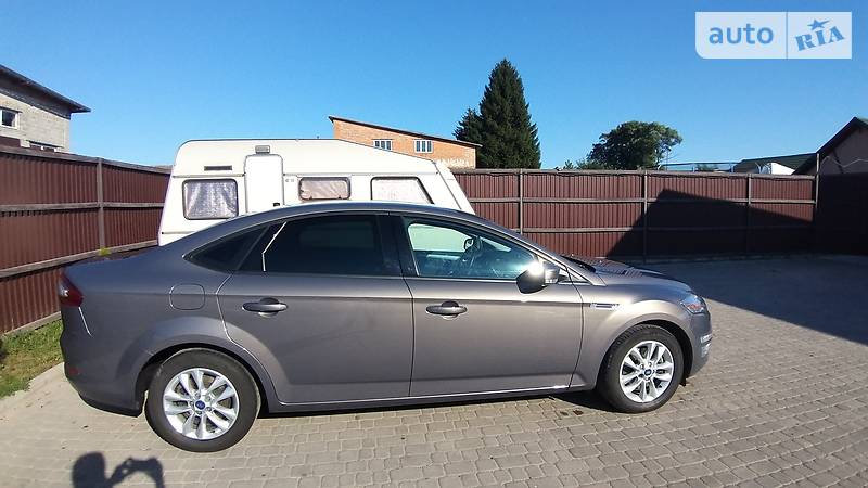 Седан Ford Mondeo 2012 в Сокале