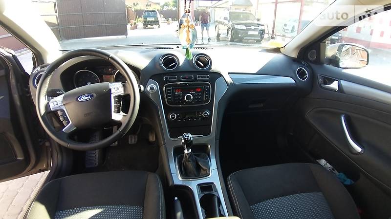 Седан Ford Mondeo 2012 в Сокале