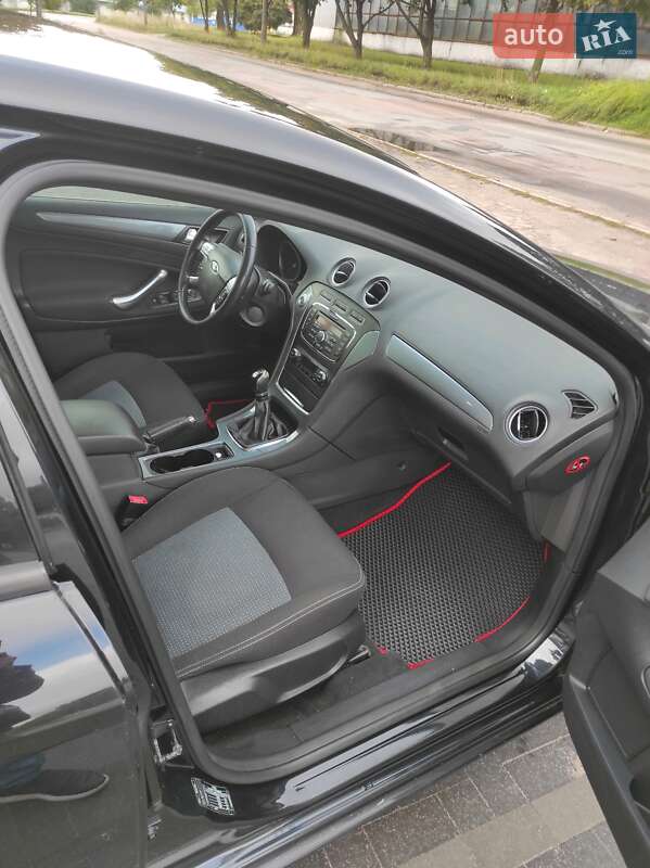 Лифтбек Ford Mondeo 2011 в Чернигове